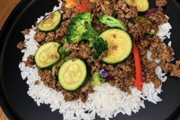 Mongolian beef bowl with ground beef, broccoli, zucchini, red pepper, and rice